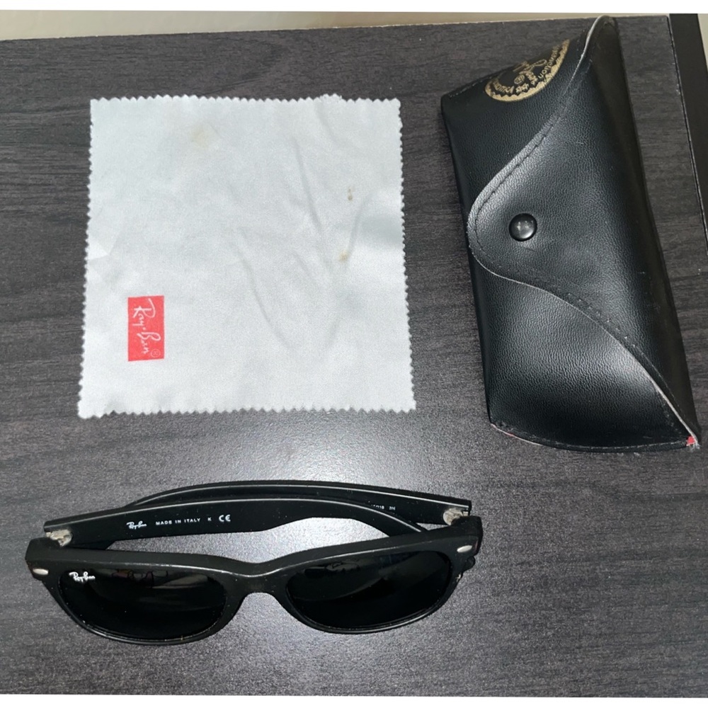 Brand Ray Ban Color Black Sunglasses
